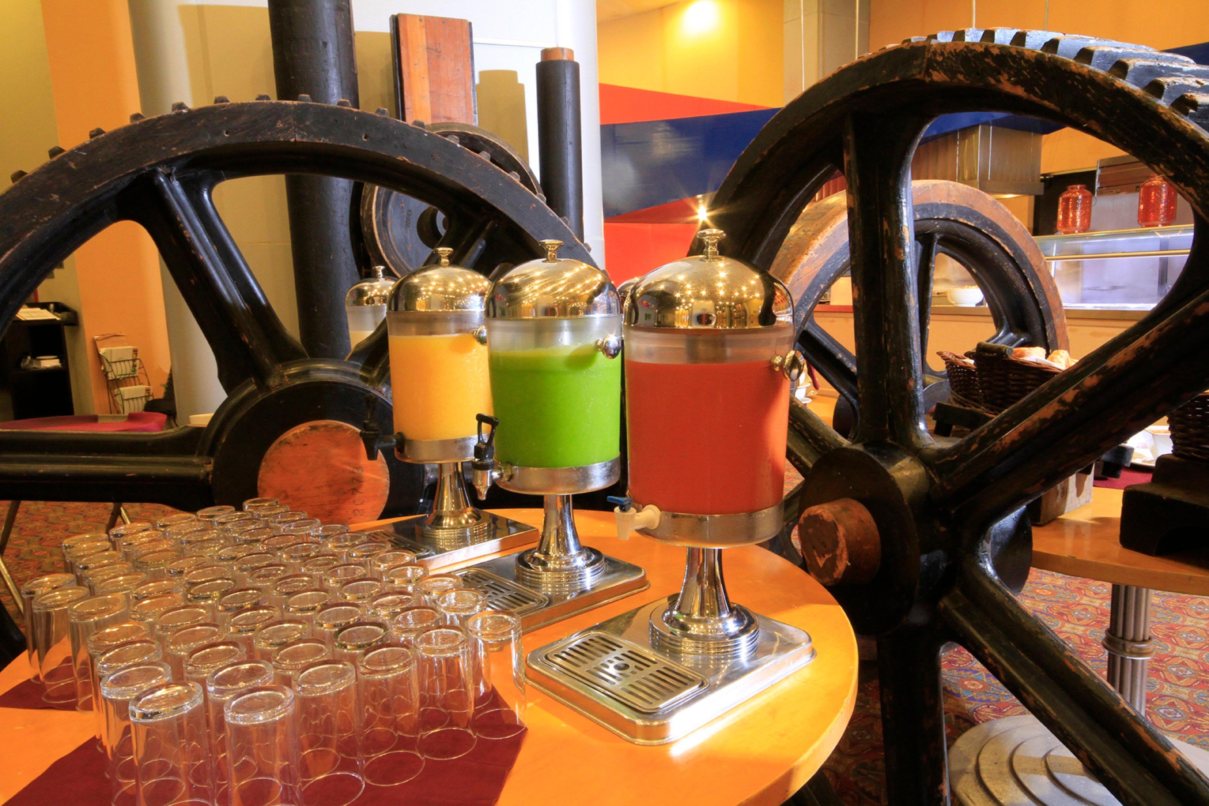 Holiday Inn Monterrey-Parque Fundidora By Ihg Kültér fotó Juice dispensers