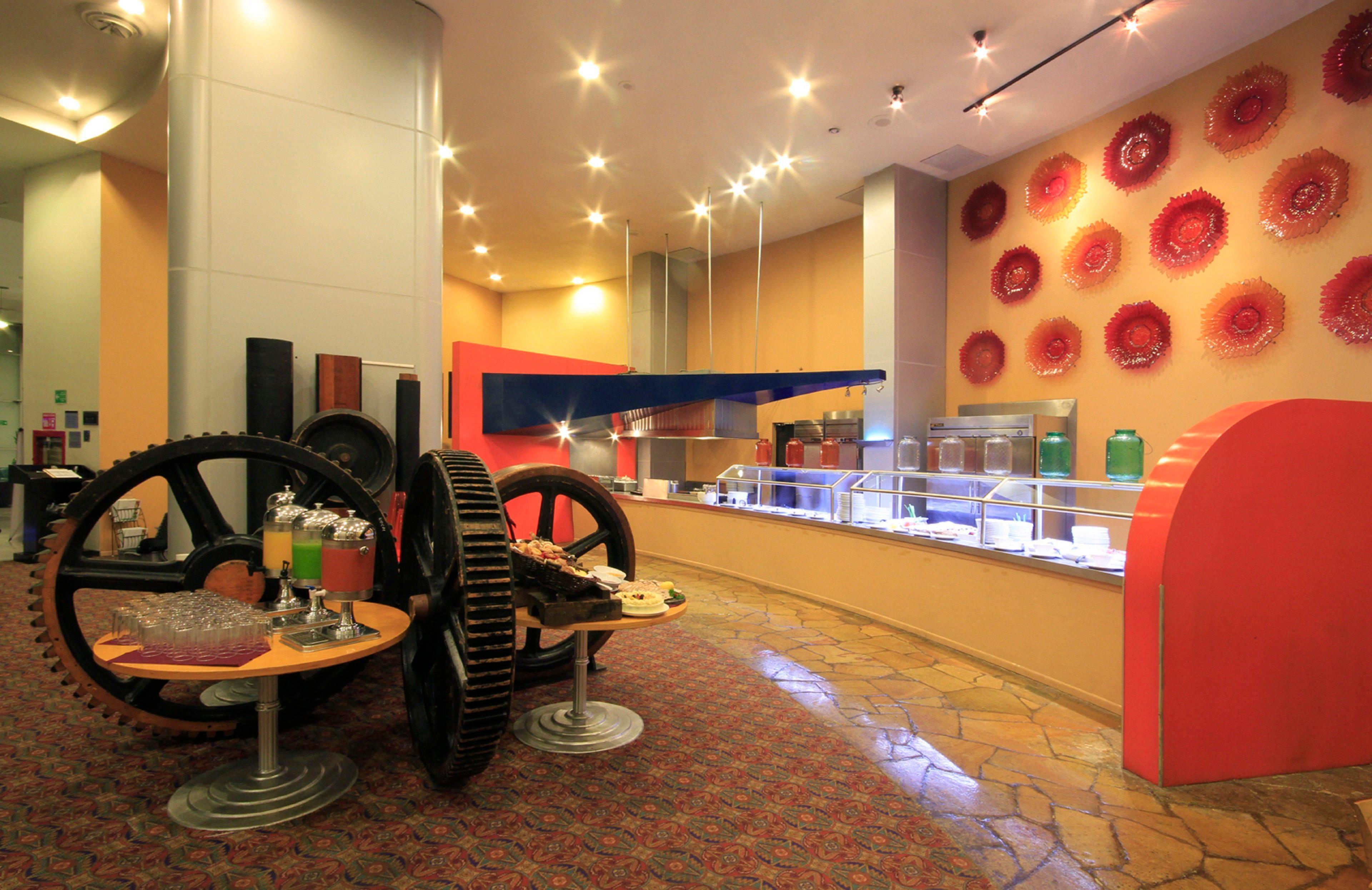 Holiday Inn Monterrey-Parque Fundidora By Ihg Kültér fotó The interior of the restaurant