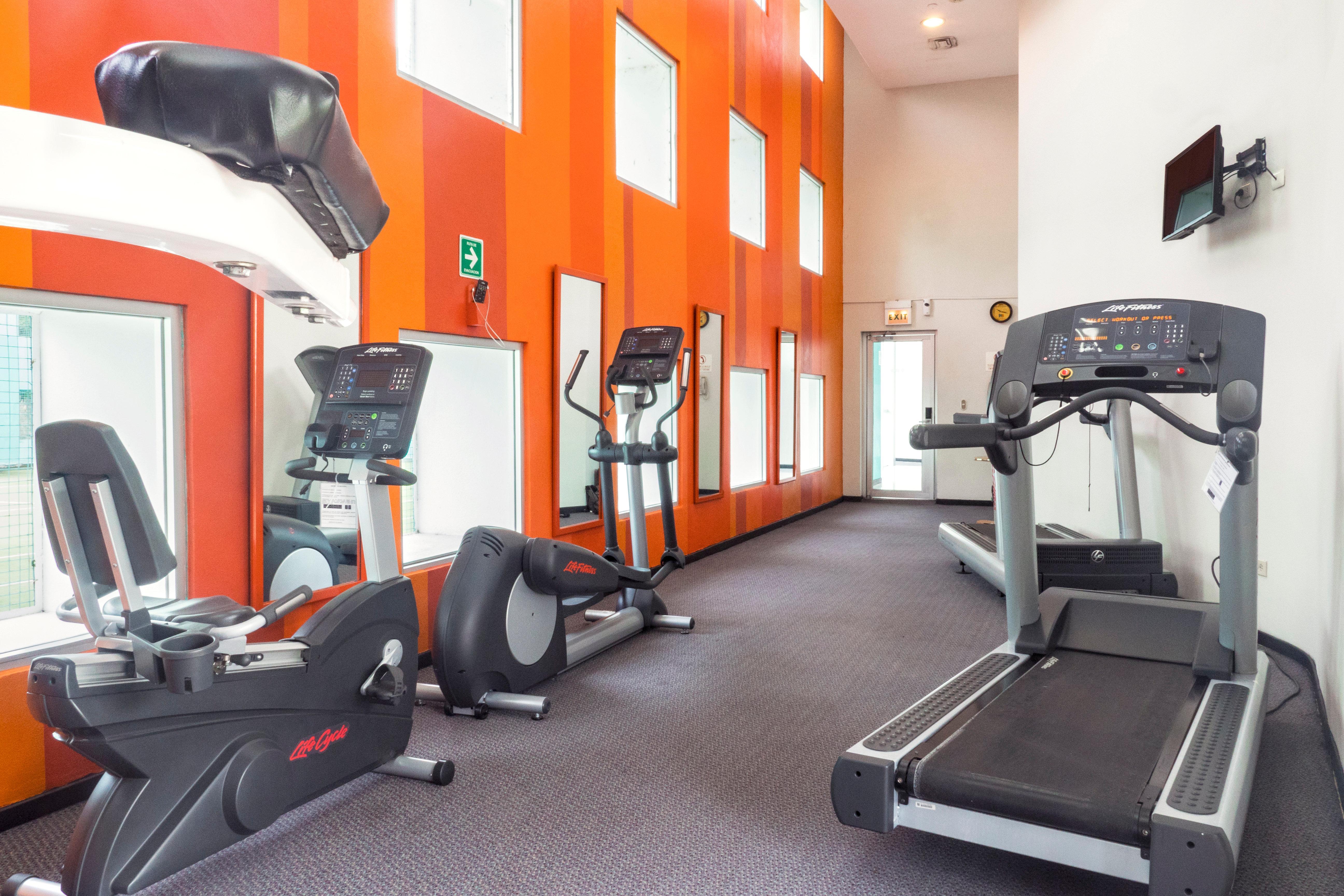 Holiday Inn Monterrey-Parque Fundidora By Ihg Kültér fotó A gym at a hotel