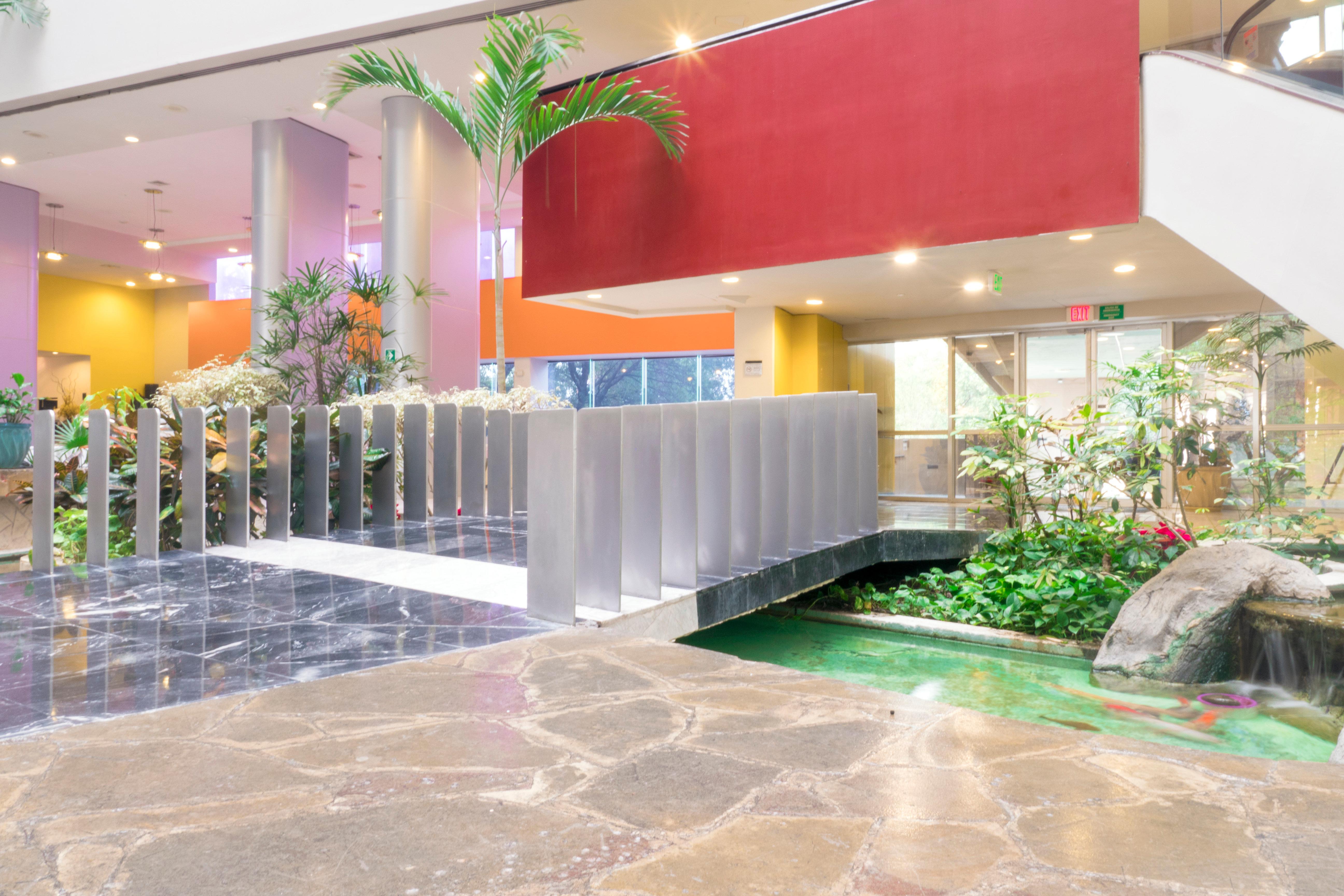 Holiday Inn Monterrey-Parque Fundidora By Ihg Kültér fotó Lobby