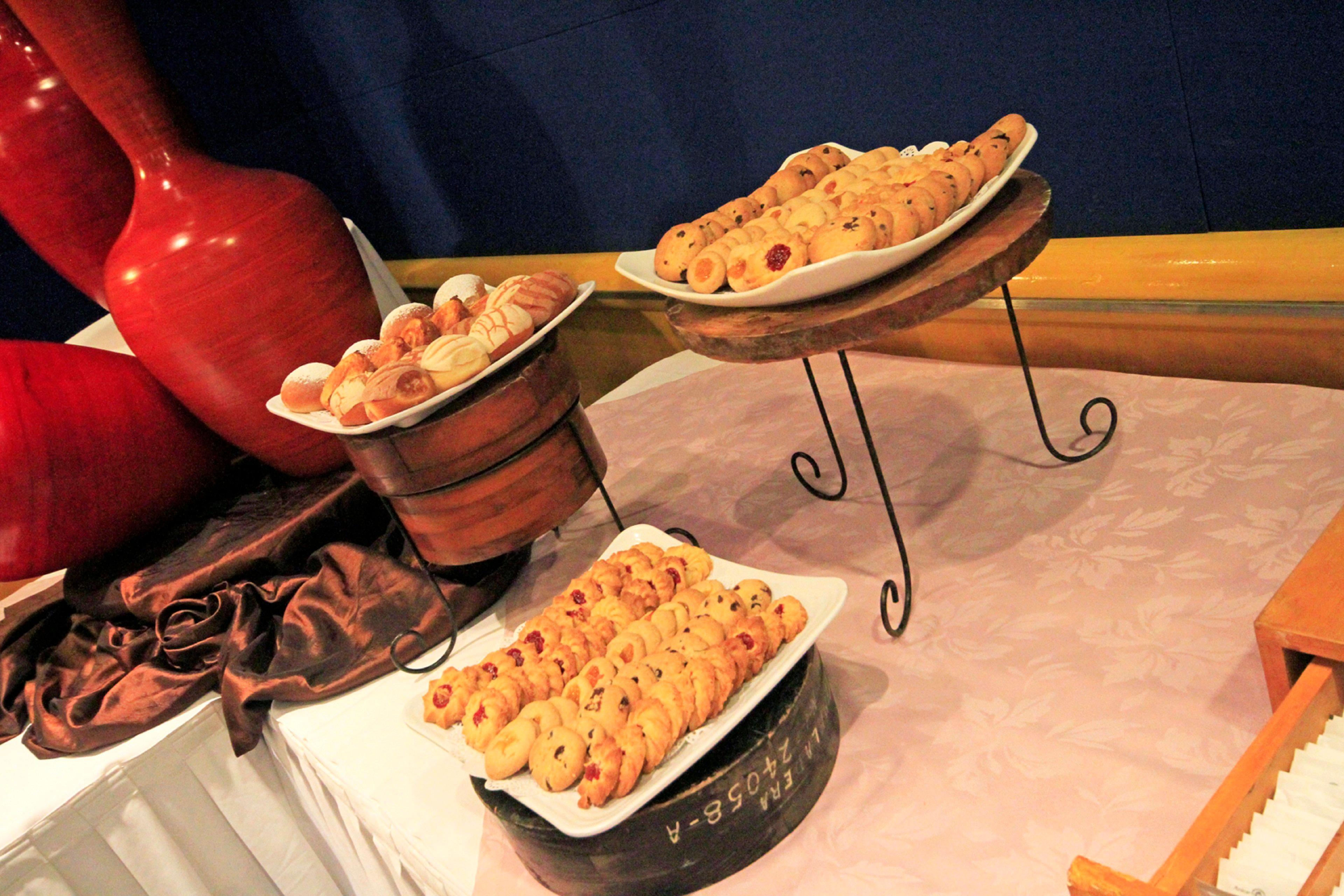 Holiday Inn Monterrey-Parque Fundidora By Ihg Kültér fotó A selection of canapés