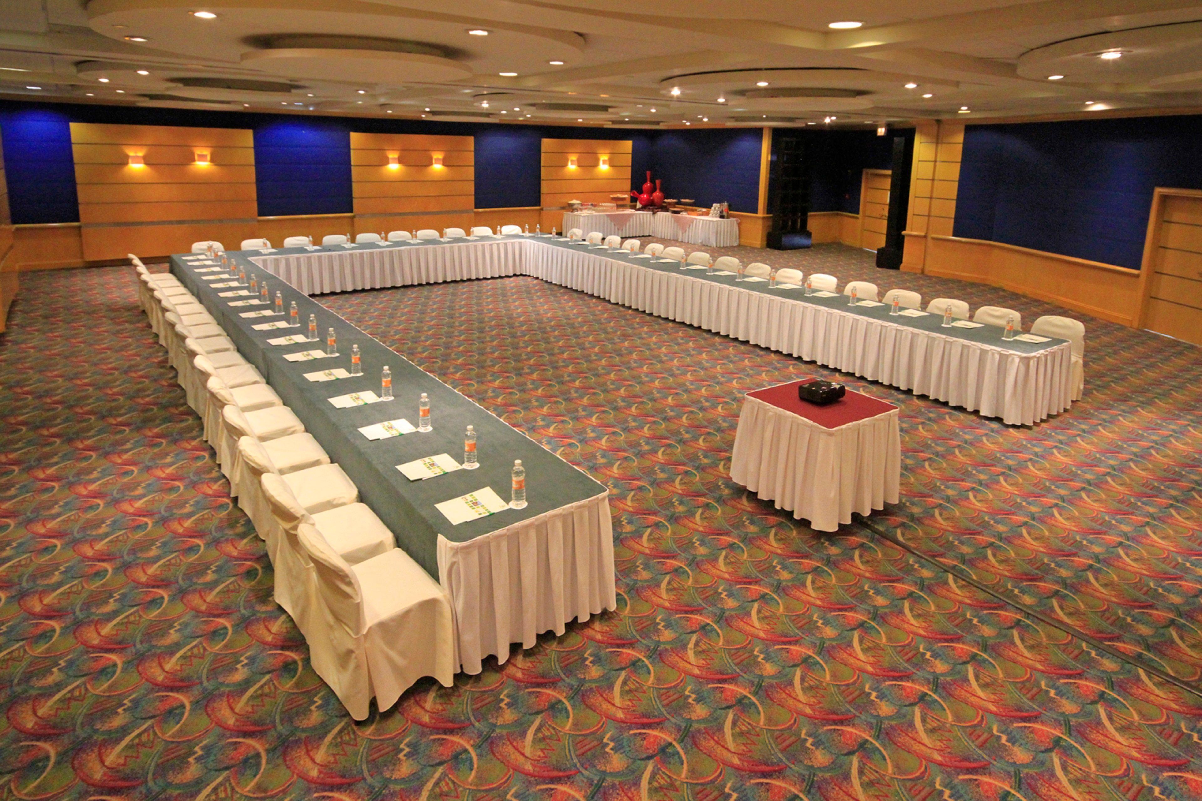 Holiday Inn Monterrey-Parque Fundidora By Ihg Kültér fotó U-shaped table layout
