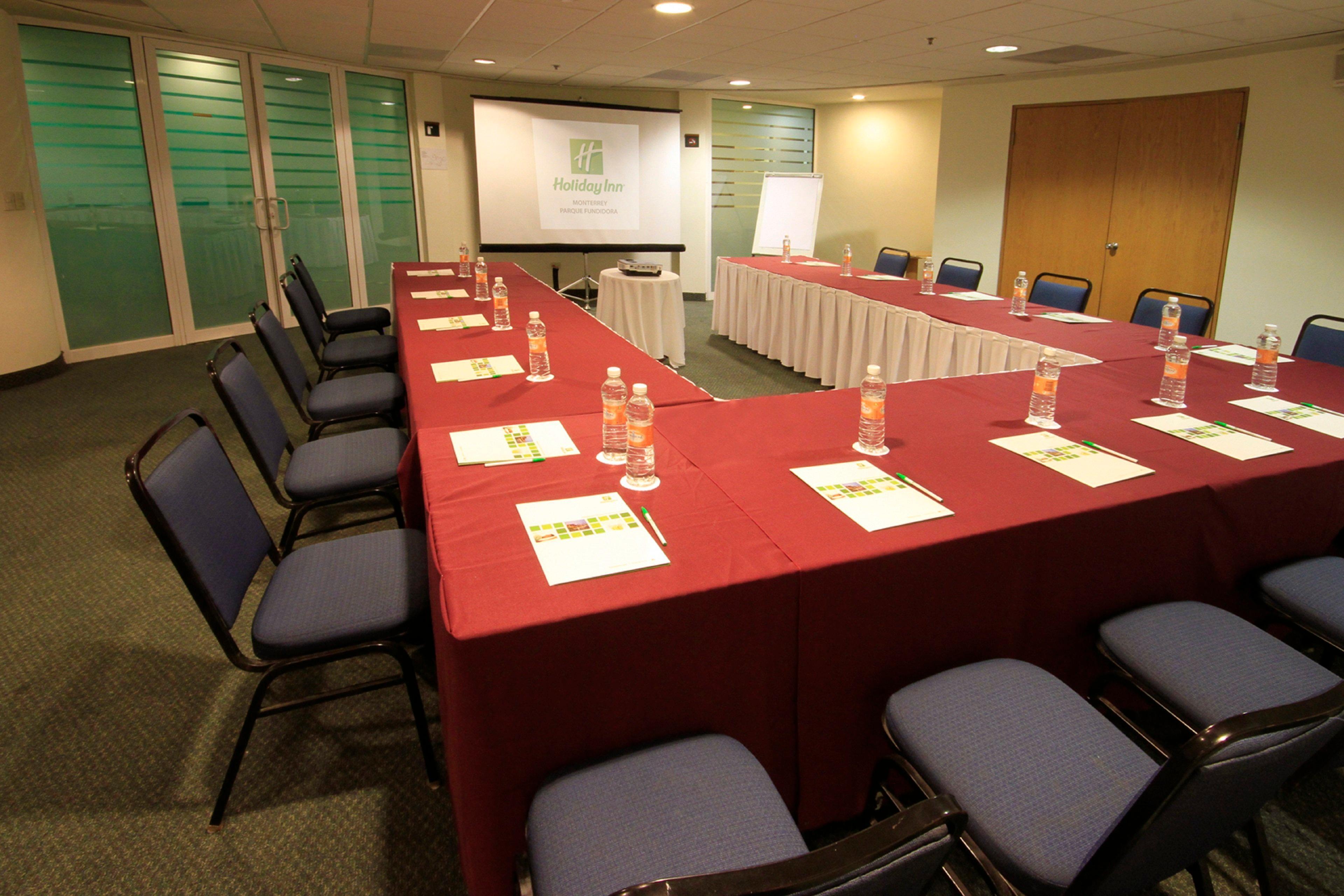 Holiday Inn Monterrey-Parque Fundidora By Ihg Kültér fotó A meeting room at the hotel