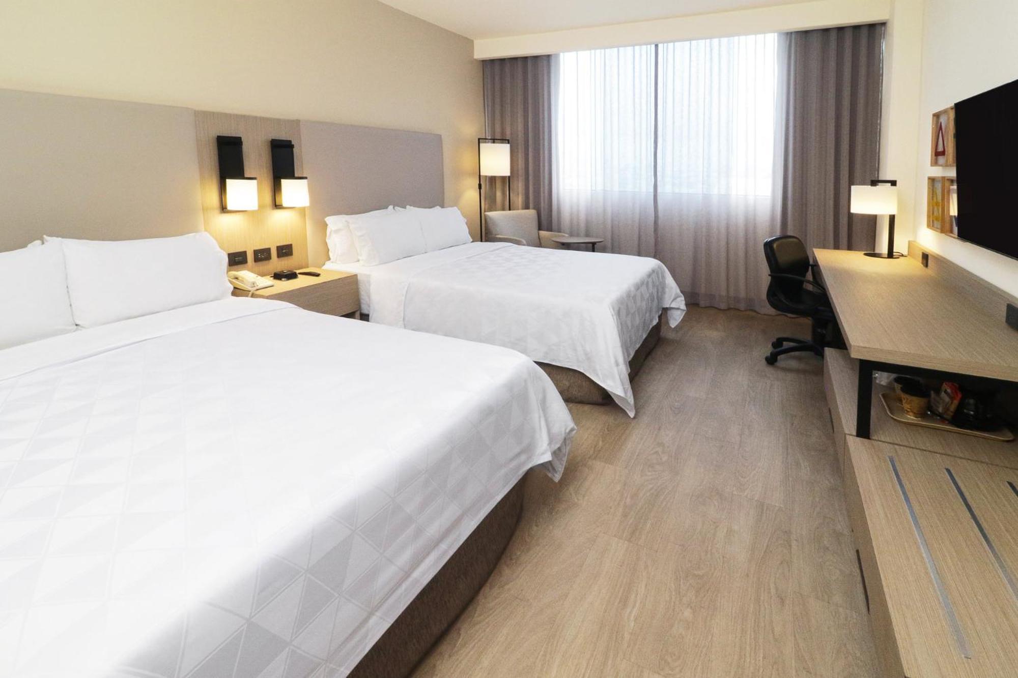 Holiday Inn Monterrey-Parque Fundidora By Ihg Kültér fotó A room at the hotel